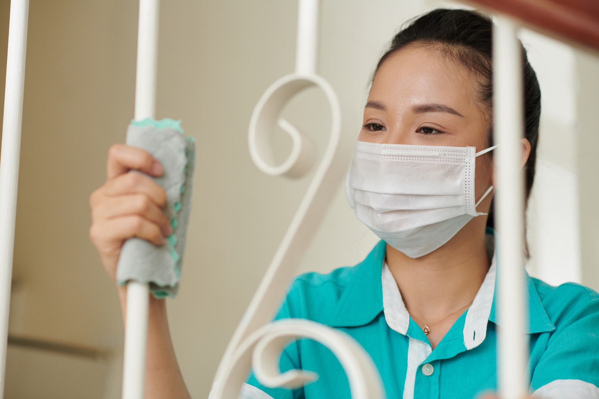 Cleaner doing wet cleaning at home